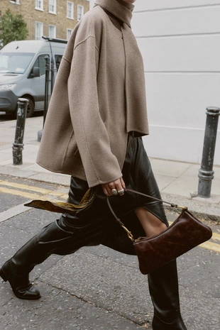 Короткое пальто из смесовой шерсти с шарфом- Заказать в России