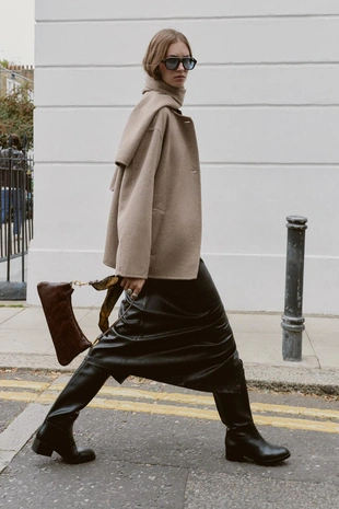 Короткое пальто из смесовой шерсти с шарфом- Заказать в России