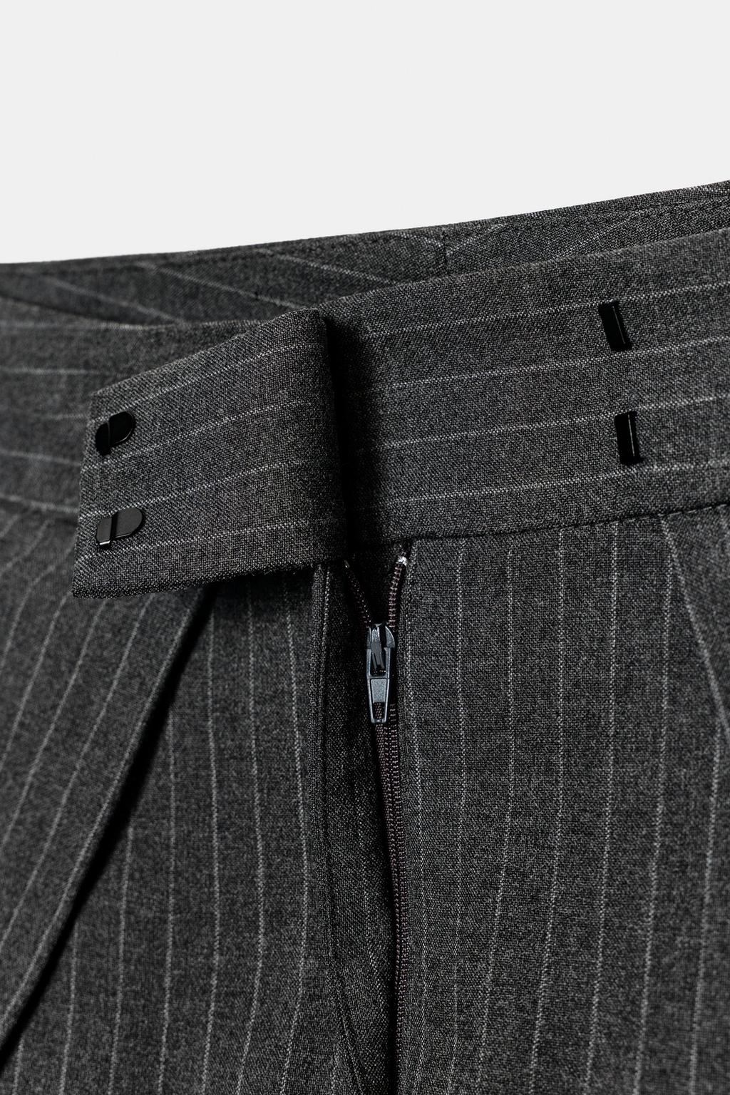 БРЮКИ В ТОНКУЮ ПОЛОСКУ С ЗАЩИПАМИ — ZW COLLECTION