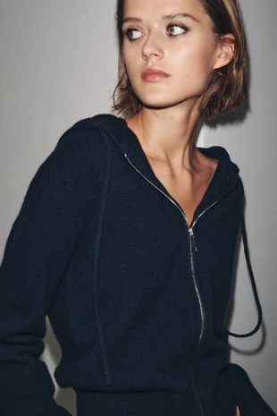 Толстовка из 100% шерсти с капюшоном- Заказать в России