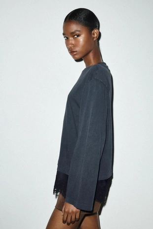 Комбинированная футболка с кружевом- Заказать в России