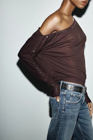 Футболка с заклепками и рукавами «летучая мышь»- Заказать в России