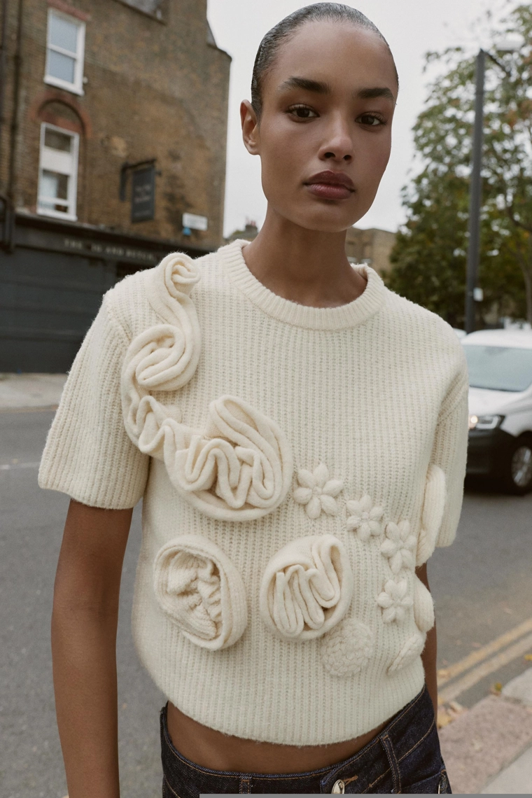 Джемпер с цветочным узором из текстурированных волокон