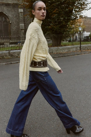 Мягкий вязаный джемпер с косами- Заказать в России