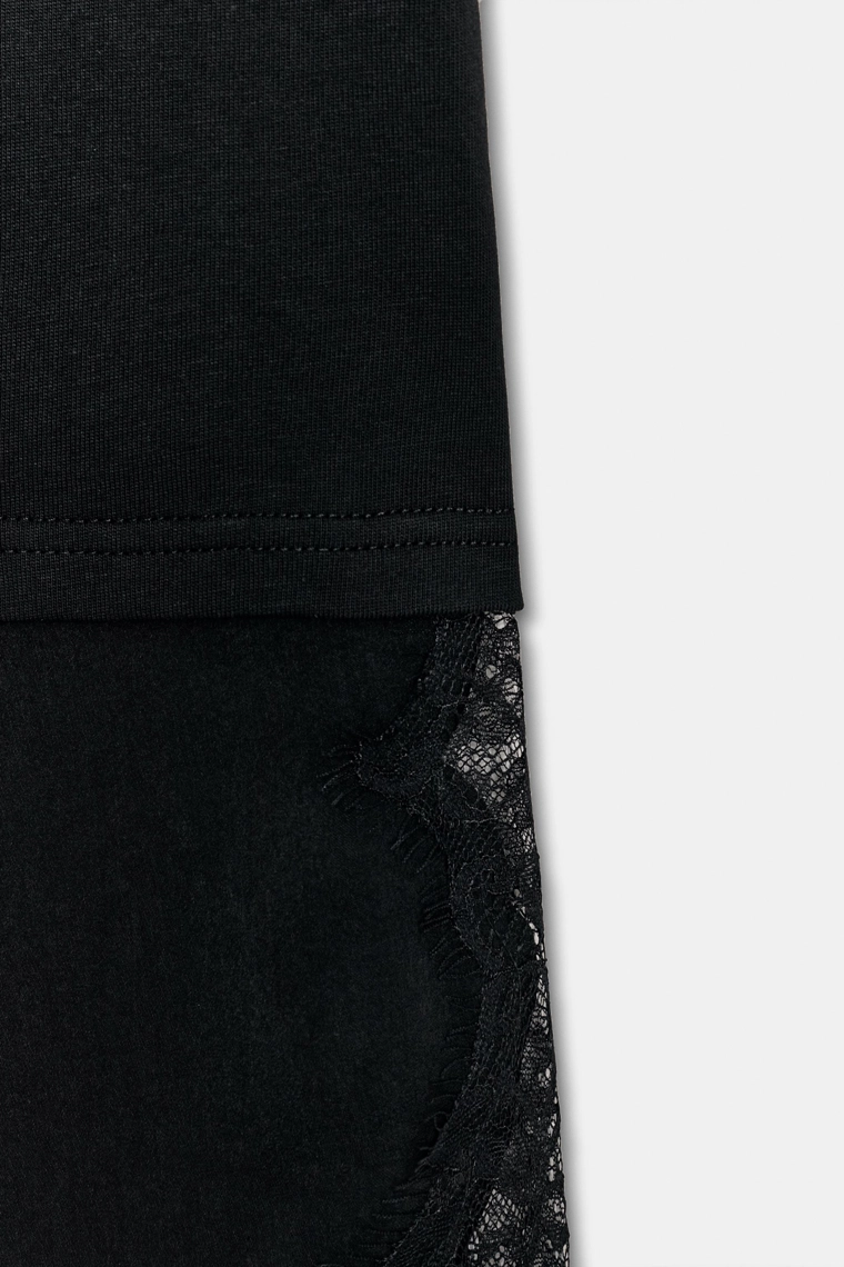 Футболка с кружевными вставками