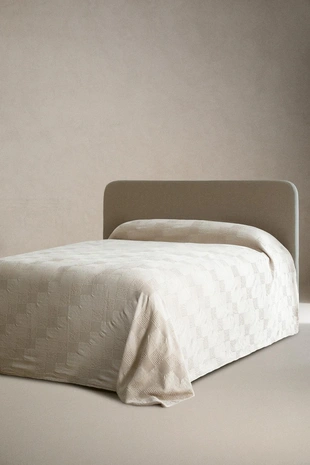 Хлопковый покрывало с пэчворком цвета экру- Заказать в России