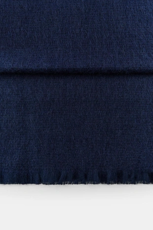 Однотонный шарф с необработанными кромками