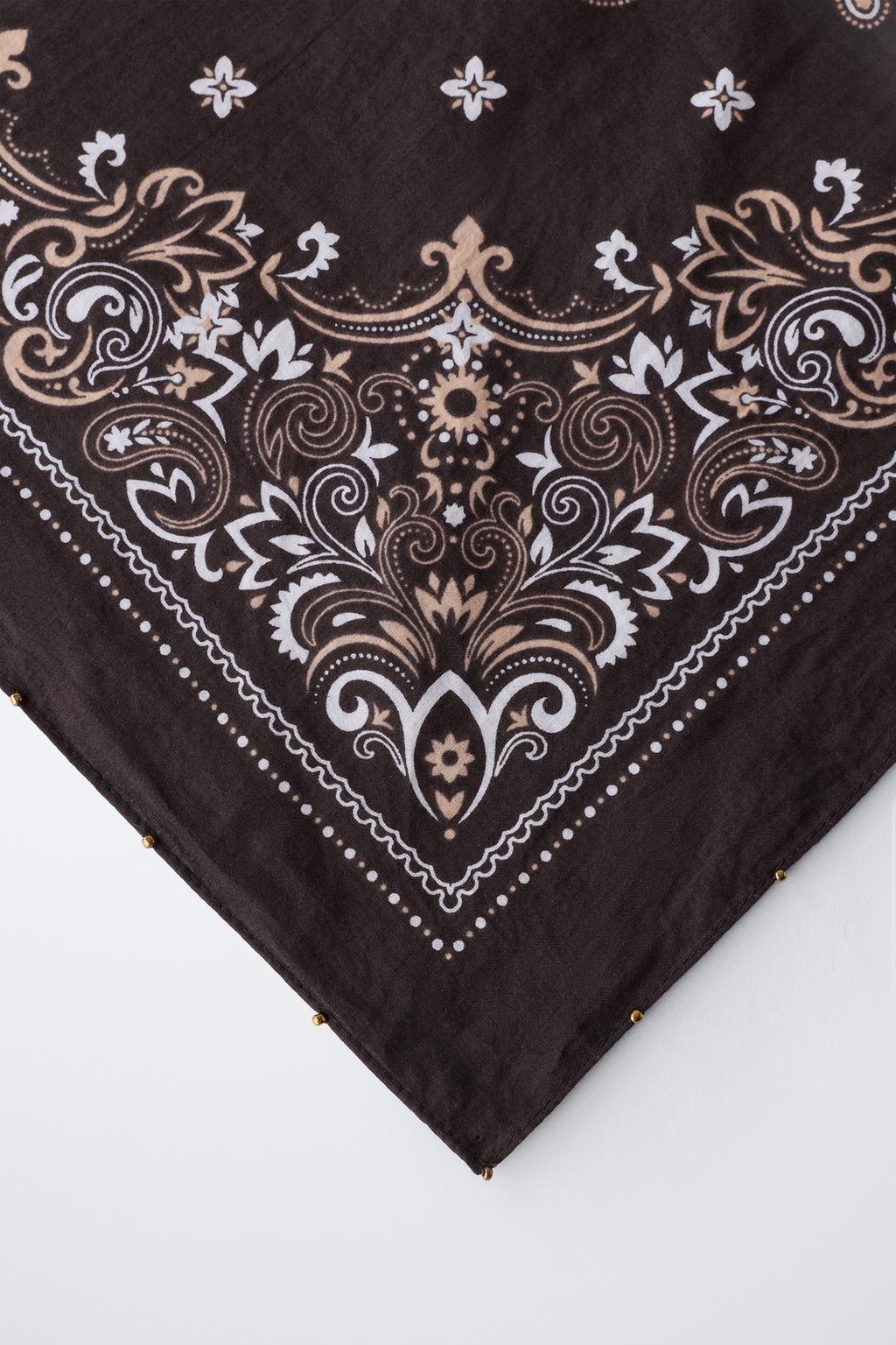 КВАДРАТНАЯ БАНДАНА С ПРИНТОМ