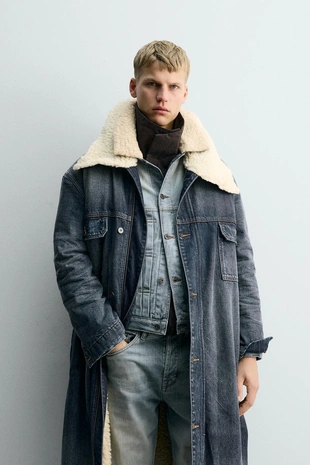 Джинсовое пальто с контрастной подкладкой из искусственного меха- Заказать в России