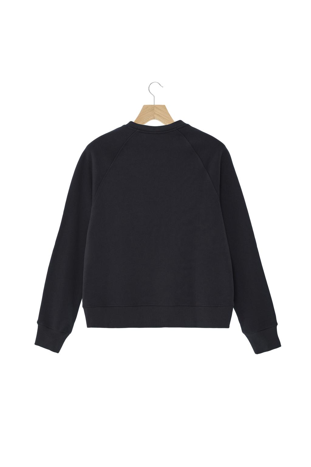 ТОЛСТОВКА СВОБОДНОГО КРОЯ С КРУГЛЫМ ВЫРЕЗОМ