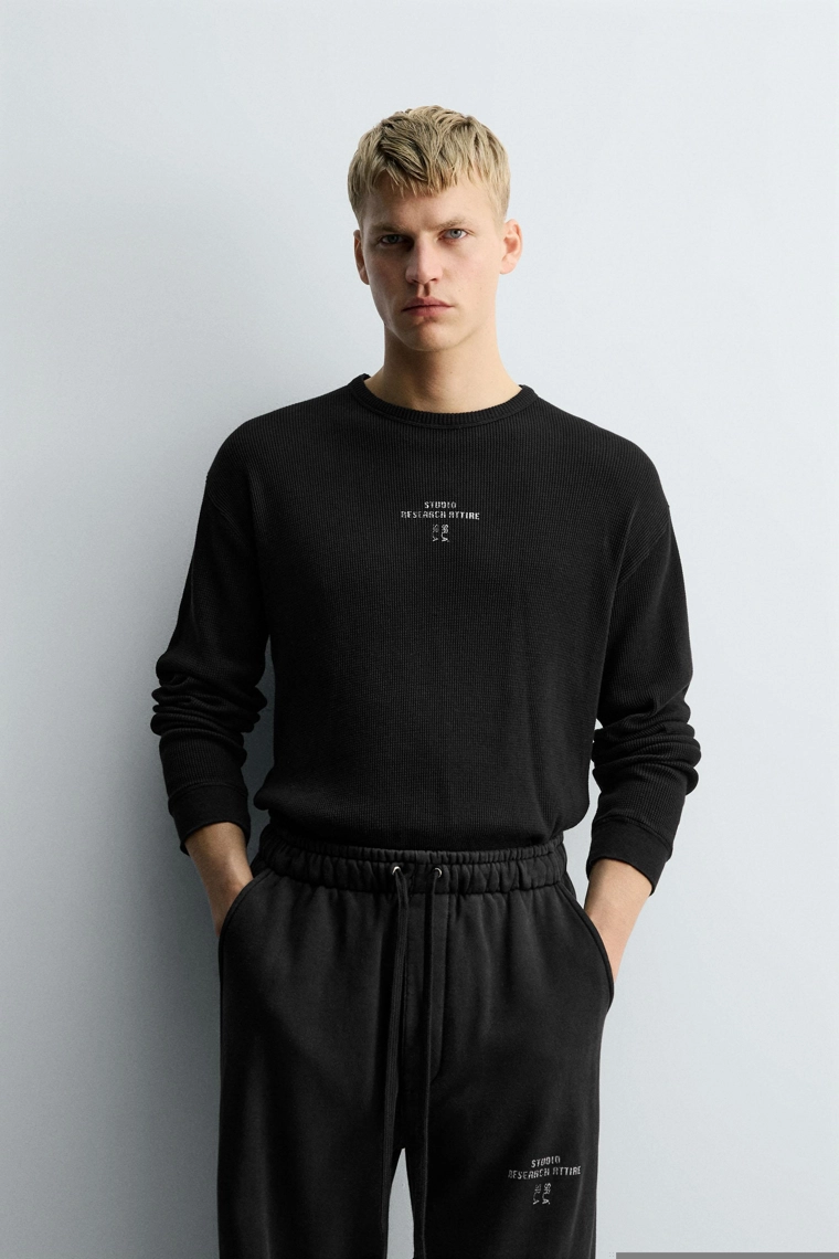 Футболка с длинным рукавом из вафельного трикотажа