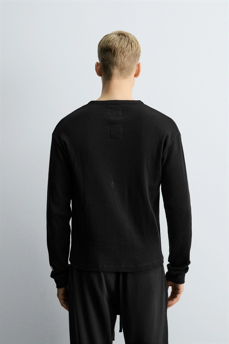 Футболка с длинным рукавом из вафельного трикотажа
