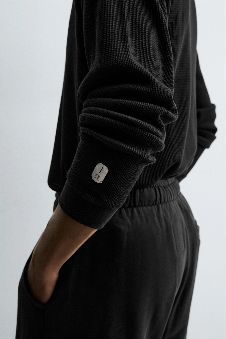 Футболка с длинным рукавом из вафельного трикотажа