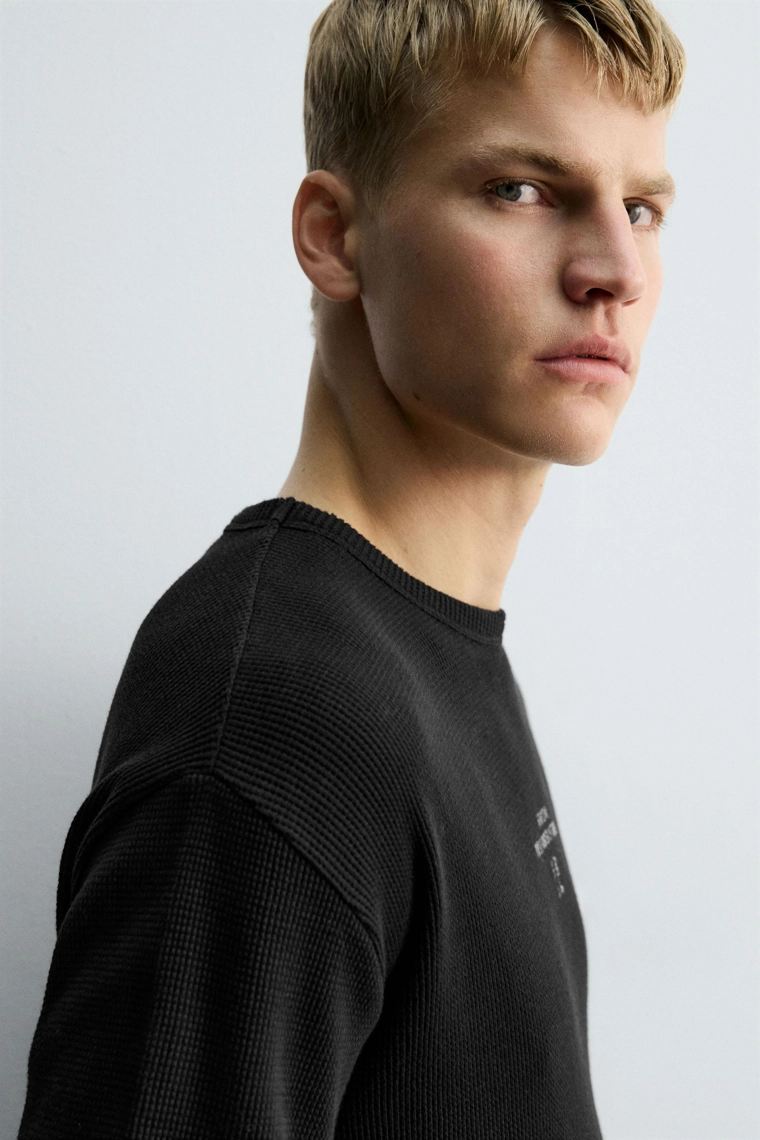 Футболка с длинным рукавом из вафельного трикотажа