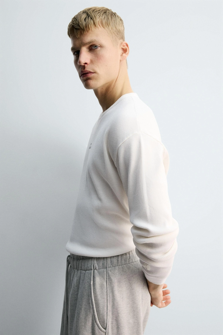 Футболка с длинным рукавом из вафельного трикотажа