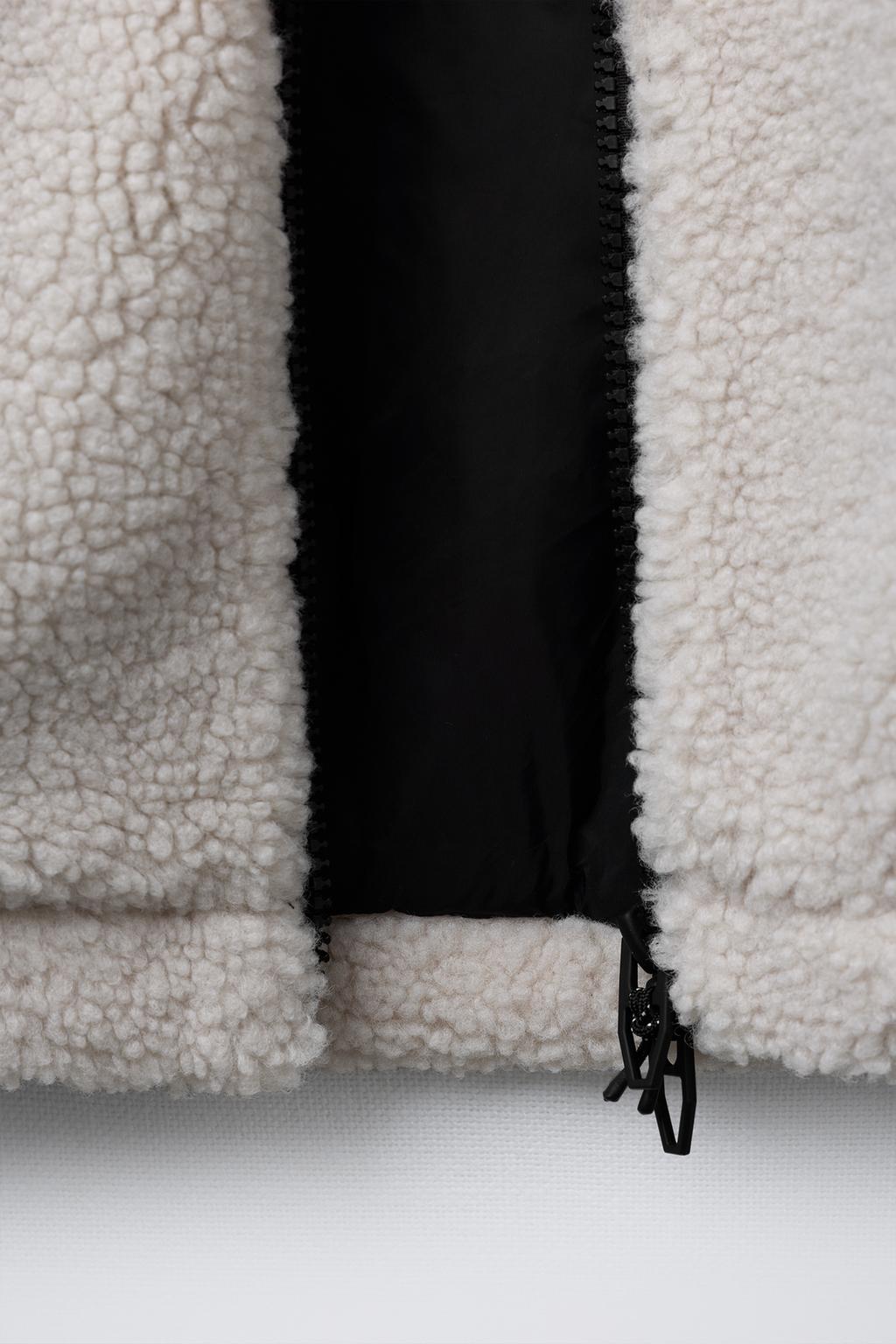 КУРТКА ИЗ ИСКУССТВЕННОЙ ОВЧИНЫ И НЕЙЛОНА