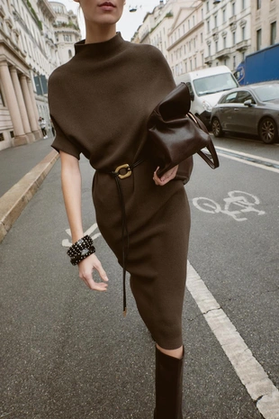 Трикотажное платье с поясом- Заказать в России