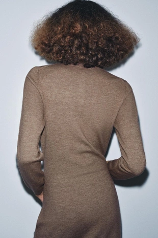 Трикотажное платье миди с поясом- Заказать в России