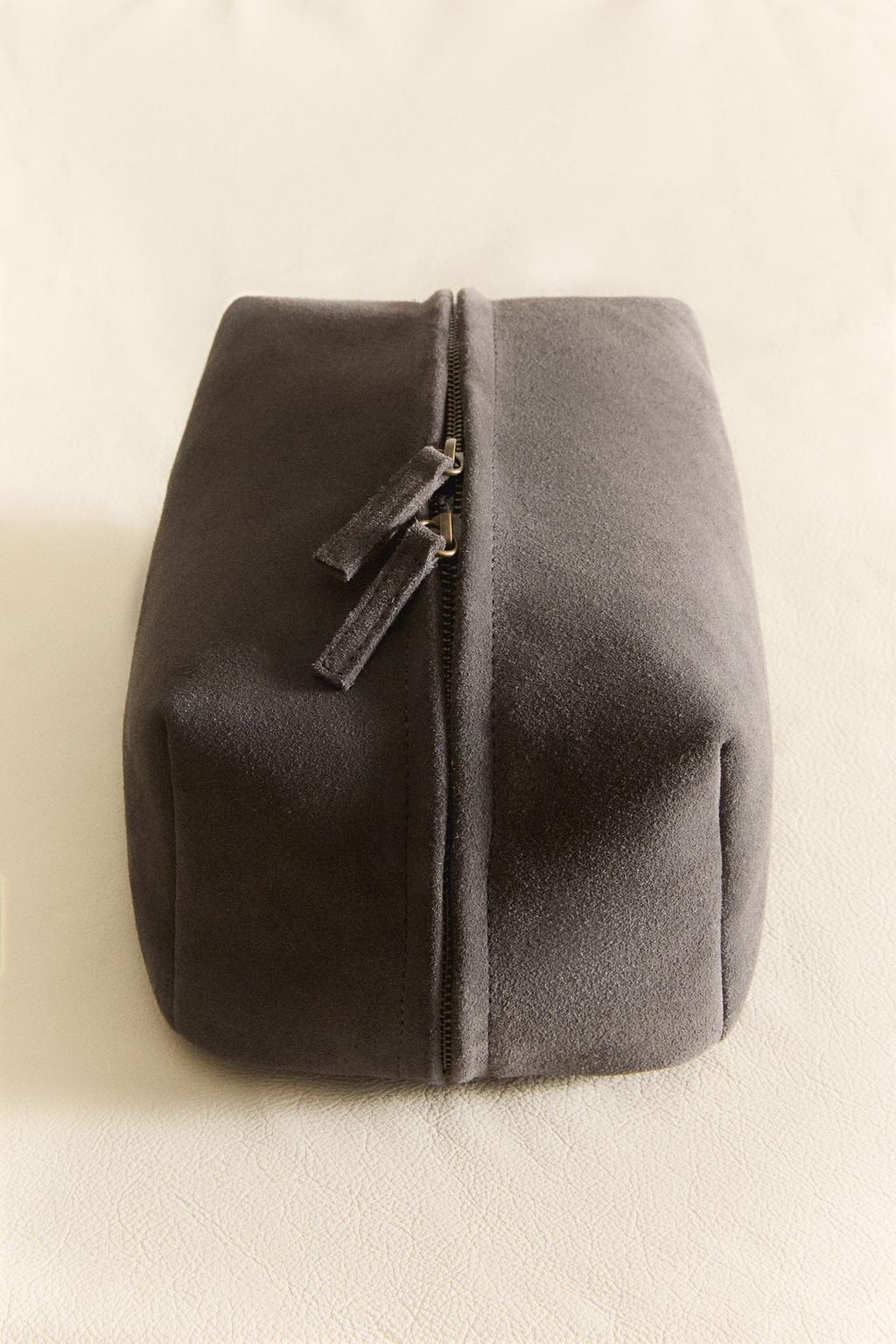 Сумка для косметики из натуральной кожи с разделением