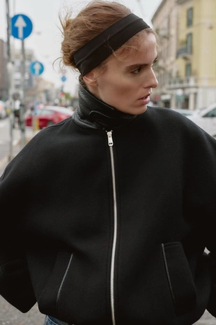 Бомбер из смесовой шерсти с контрастным воротником- Заказать в России