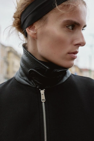 Бомбер из смесовой шерсти с контрастным воротником- Заказать в России