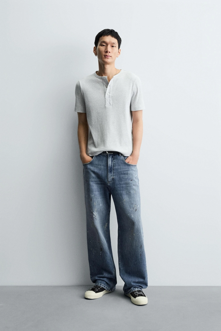 Джинсы свободного кроя с кляксами краски