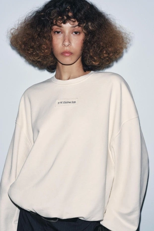 Толстовка с вышитой надписью в виде шара- Заказать в России