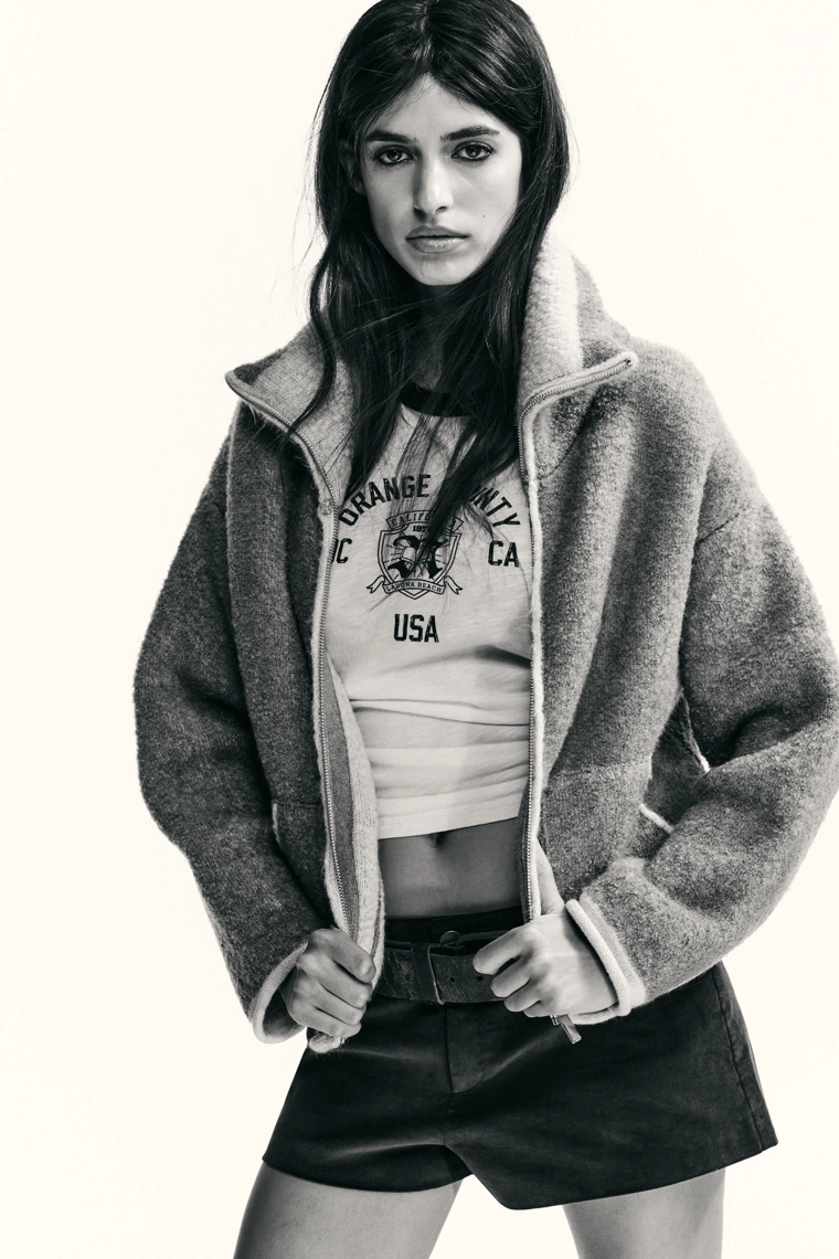 Кардиган с контрастными оборками