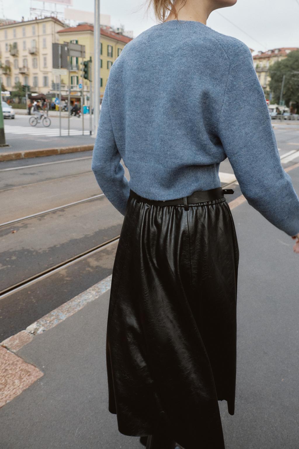 МЯГКИЙ ТРИКОТАЖНЫЙ СВИТЕР