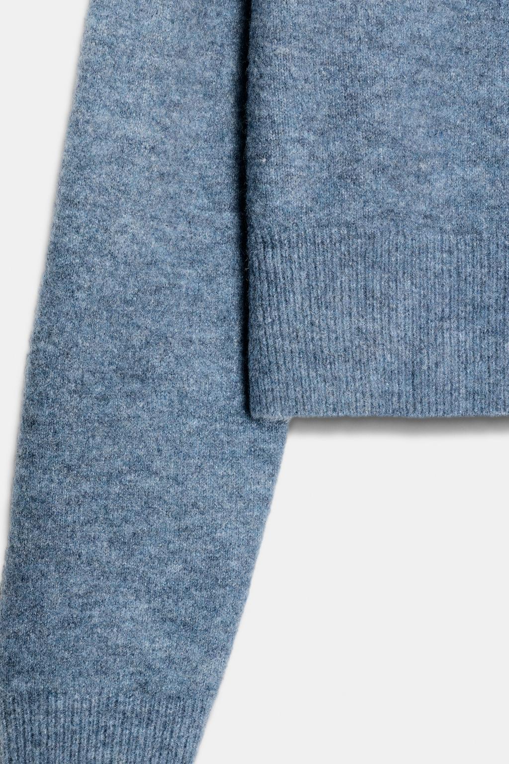 МЯГКИЙ ТРИКОТАЖНЫЙ СВИТЕР