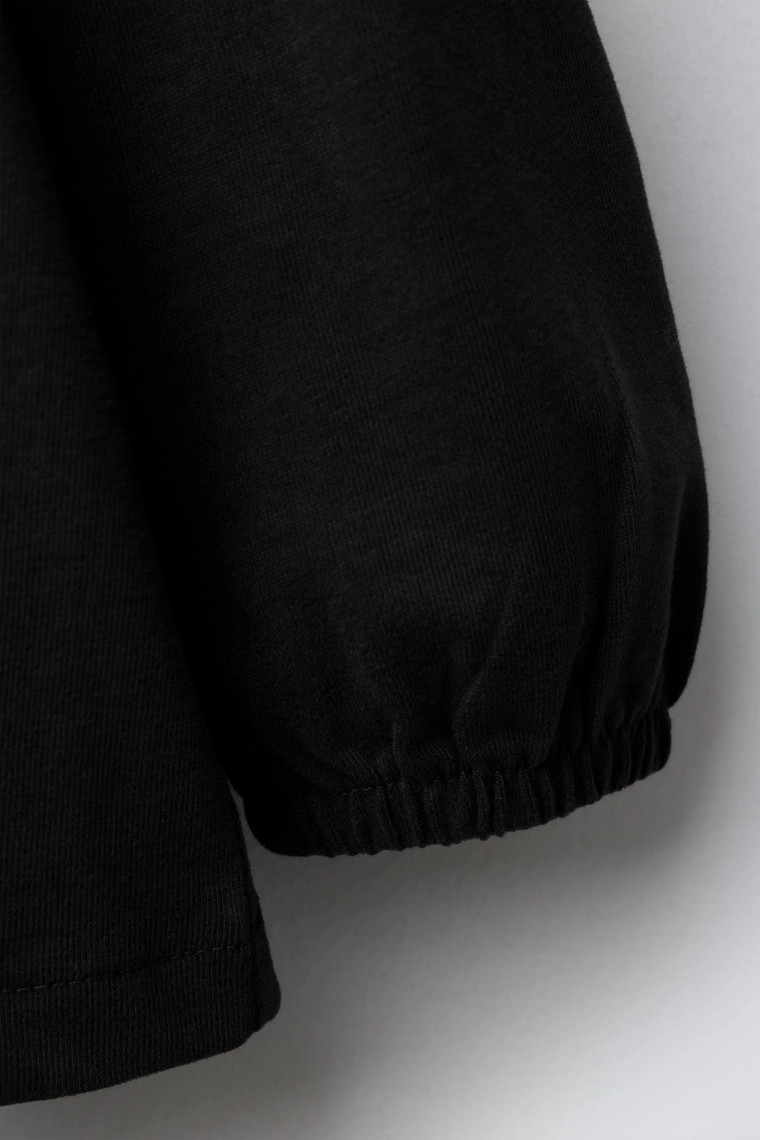 Футболка с воротником питер пэн и вышивкой