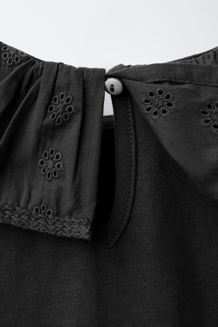 Футболка с воротником питер пэн и вышивкой