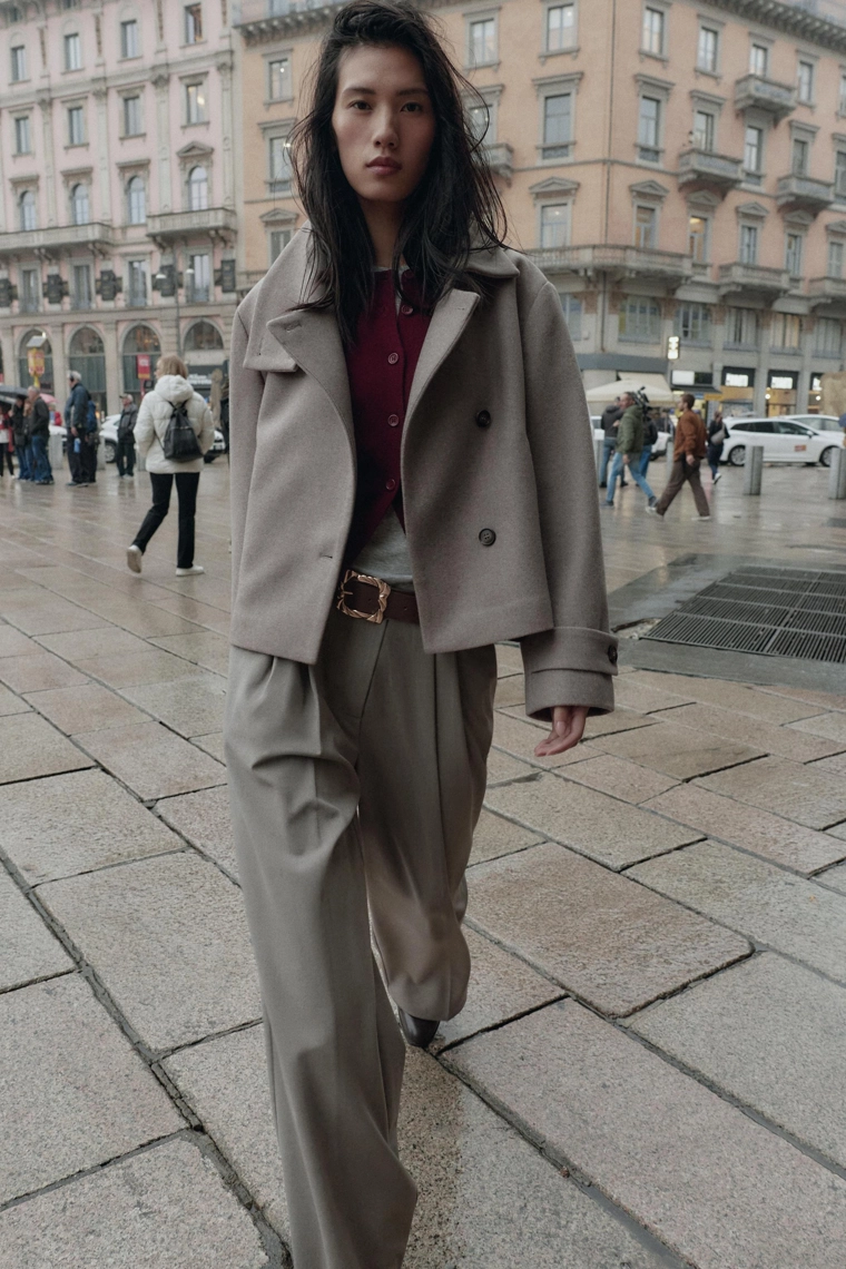 Пальто с высоким воротником