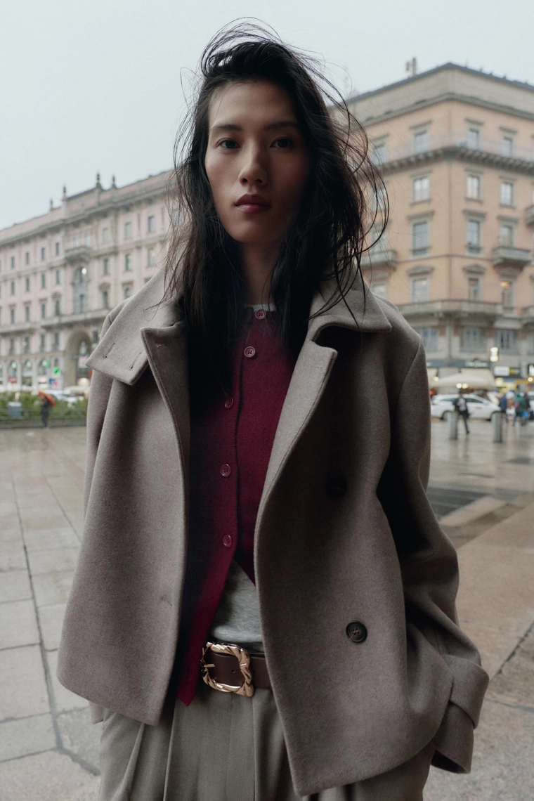 Пальто с высоким воротником