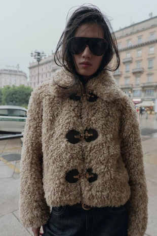 Куртка из искусственного меха с застежками-тоггл- Заказать в России