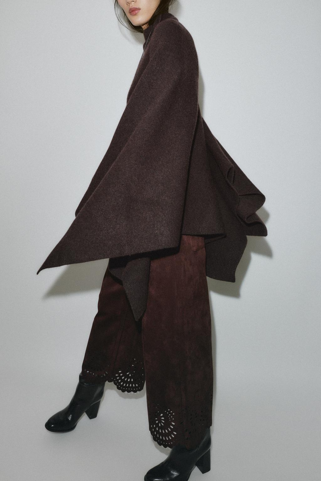 ТРИКОТАЖНАЯ НАКИДКА С ВЫСОКИМ ВОРОТНИКОМ