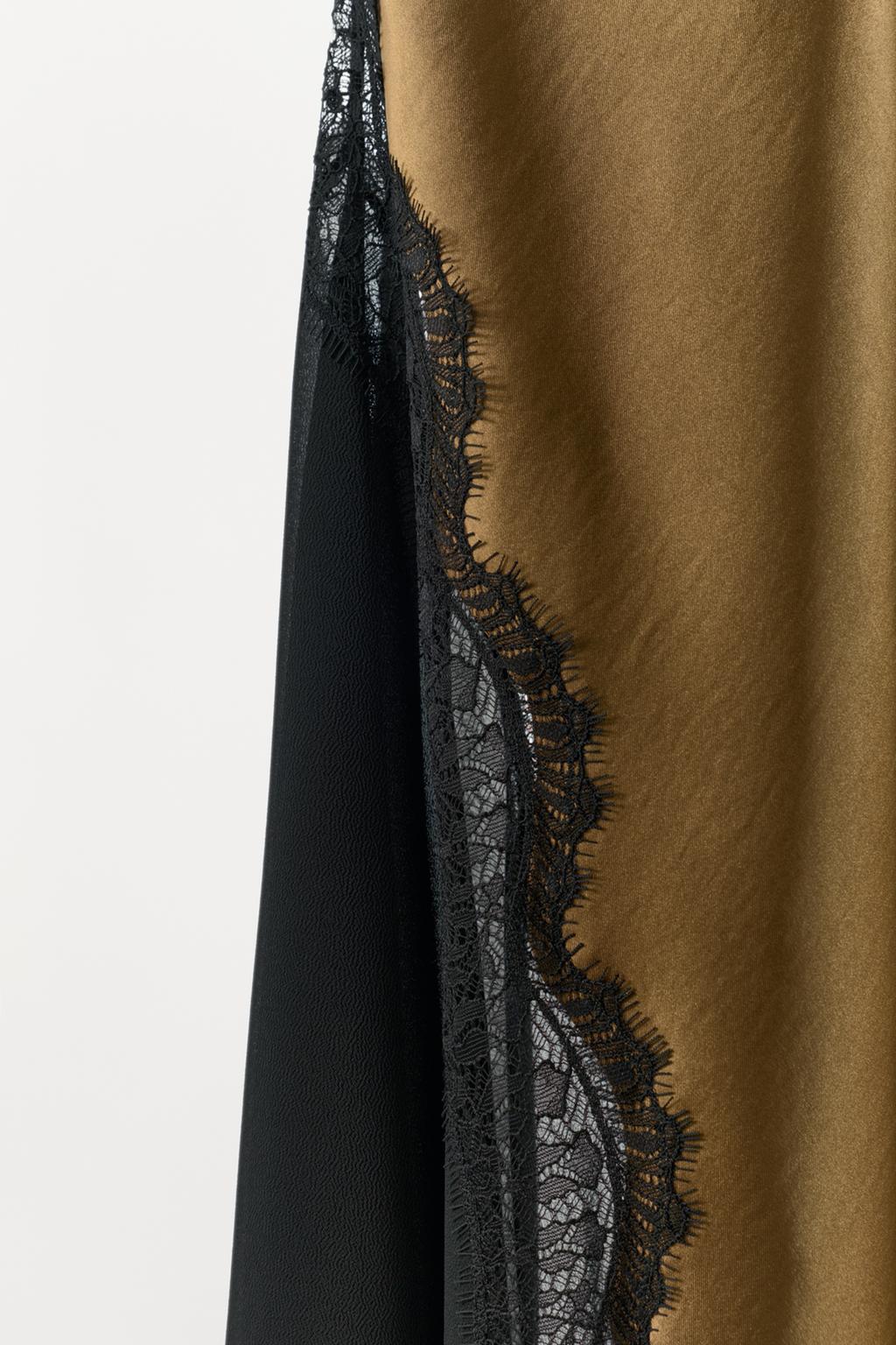 КОМБИНИРОВАННОЕ АТЛАСНОЕ ПЛАТЬЕ С КРУЖЕВОМ