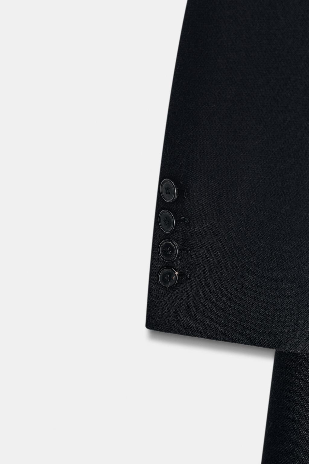 ПРИТАЛЕННОЕ ПАЛЬТО НА ПУГОВИЦАХ — ZW COLLECTION