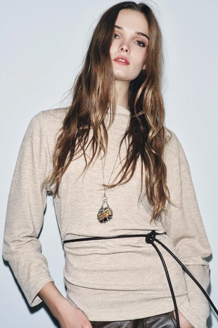 Топ из рельефной ткани с поясом- Заказать в России