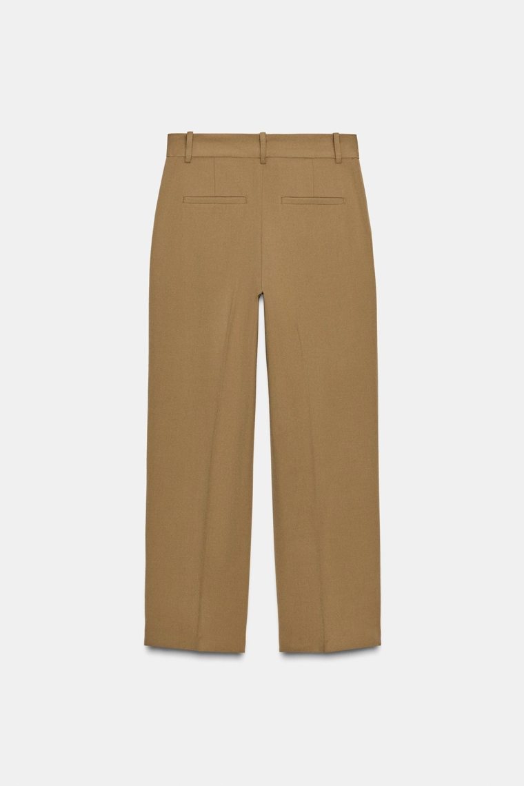 Прямые брюки с линиями вытачек