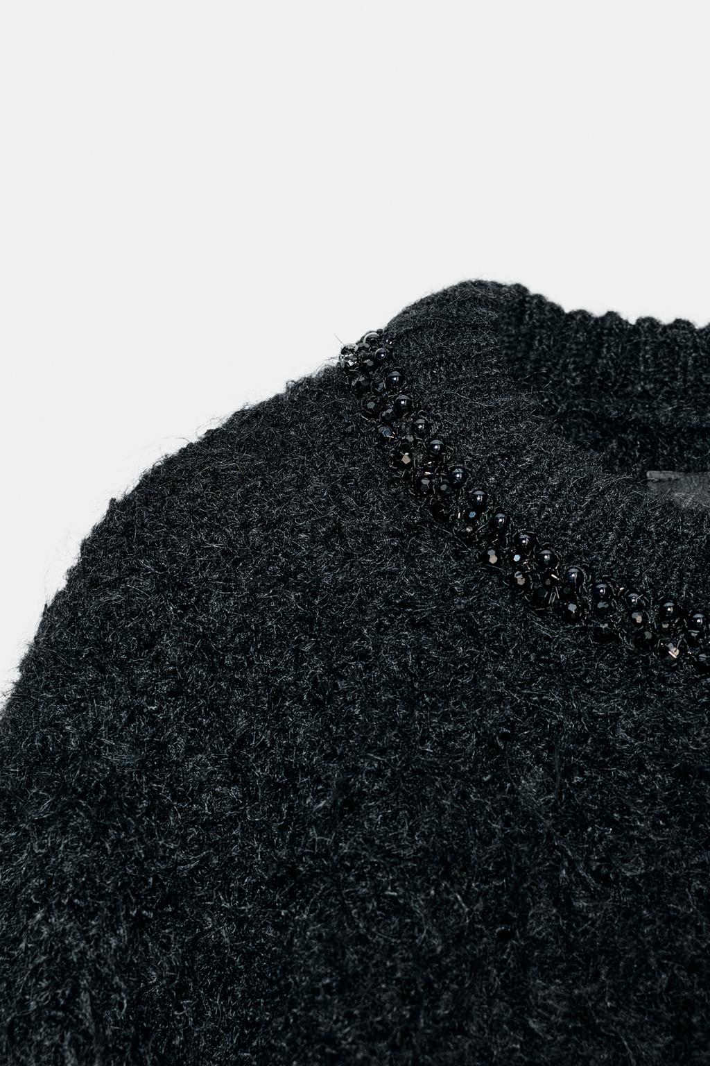 ТРИКОТАЖНЫЙ ТОП СО СТРАЗАМИ