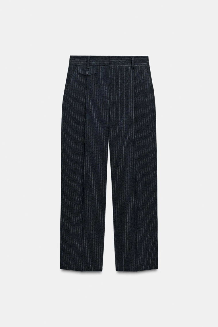 Прямые брюки в полоску с линиями вытачек