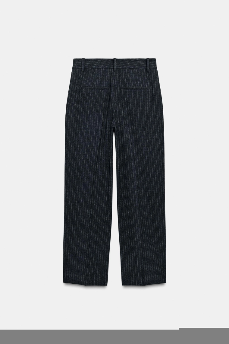 Прямые брюки в полоску с линиями вытачек