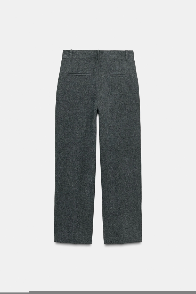 Прямые брюки с линиями вытачек