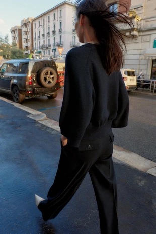 Джемпер из трикотажа с широкими рукавами- Заказать в России