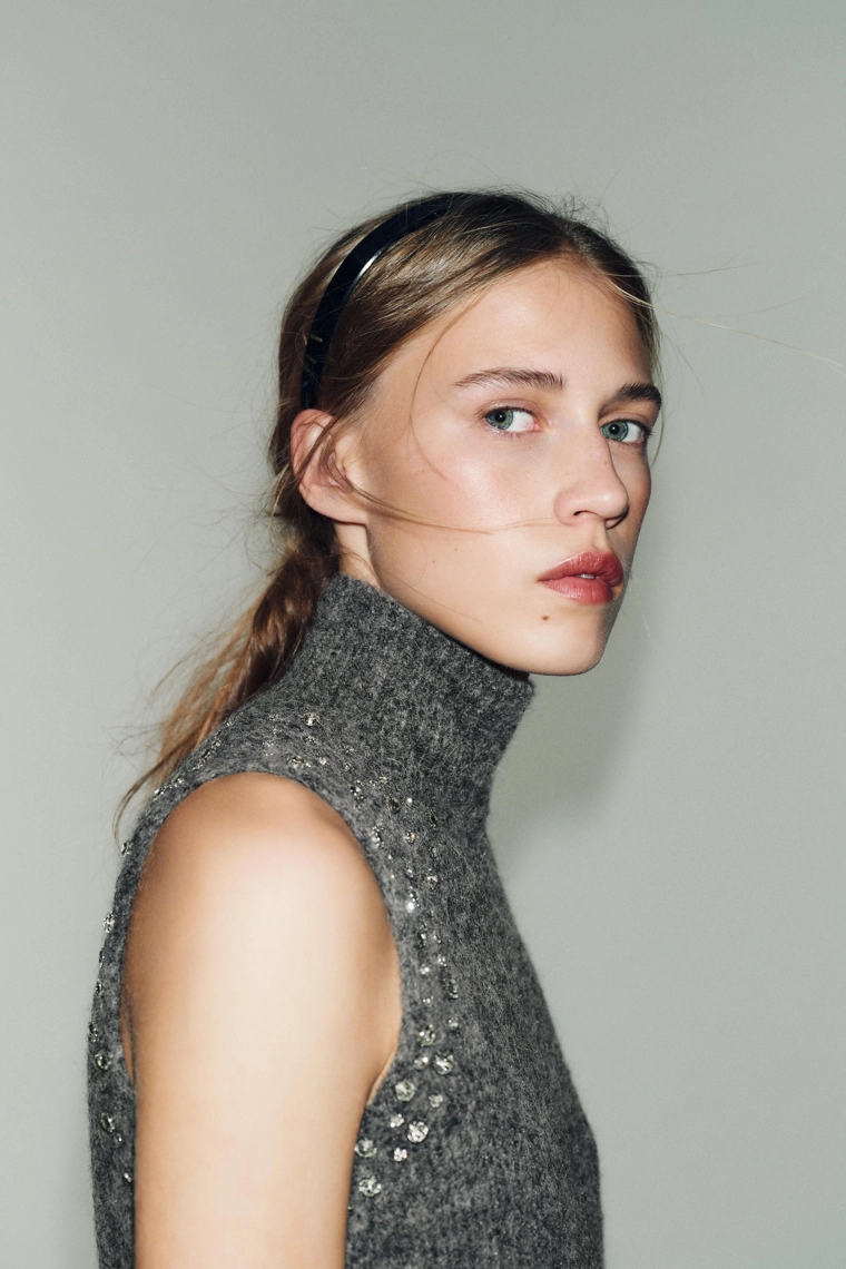 Топ из шерстяного микса со стразами