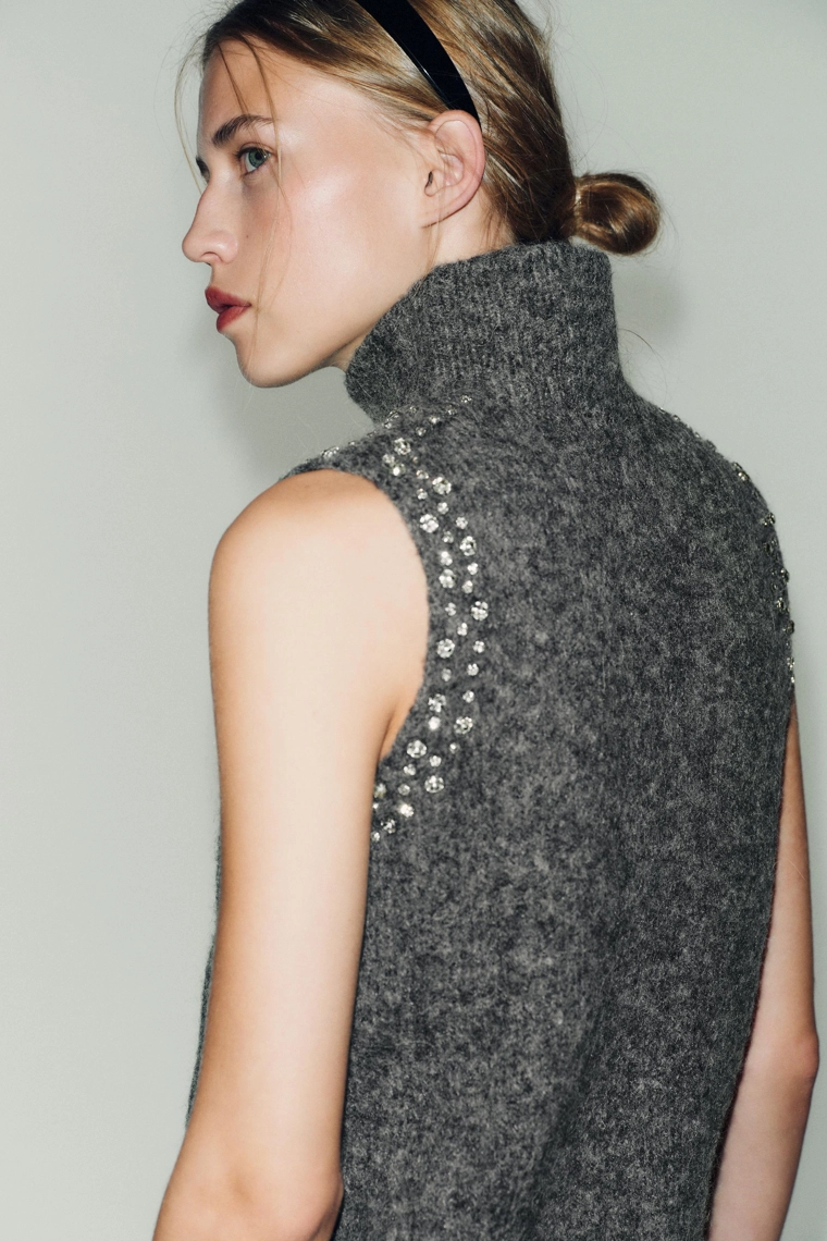 Топ из шерстяного микса со стразами