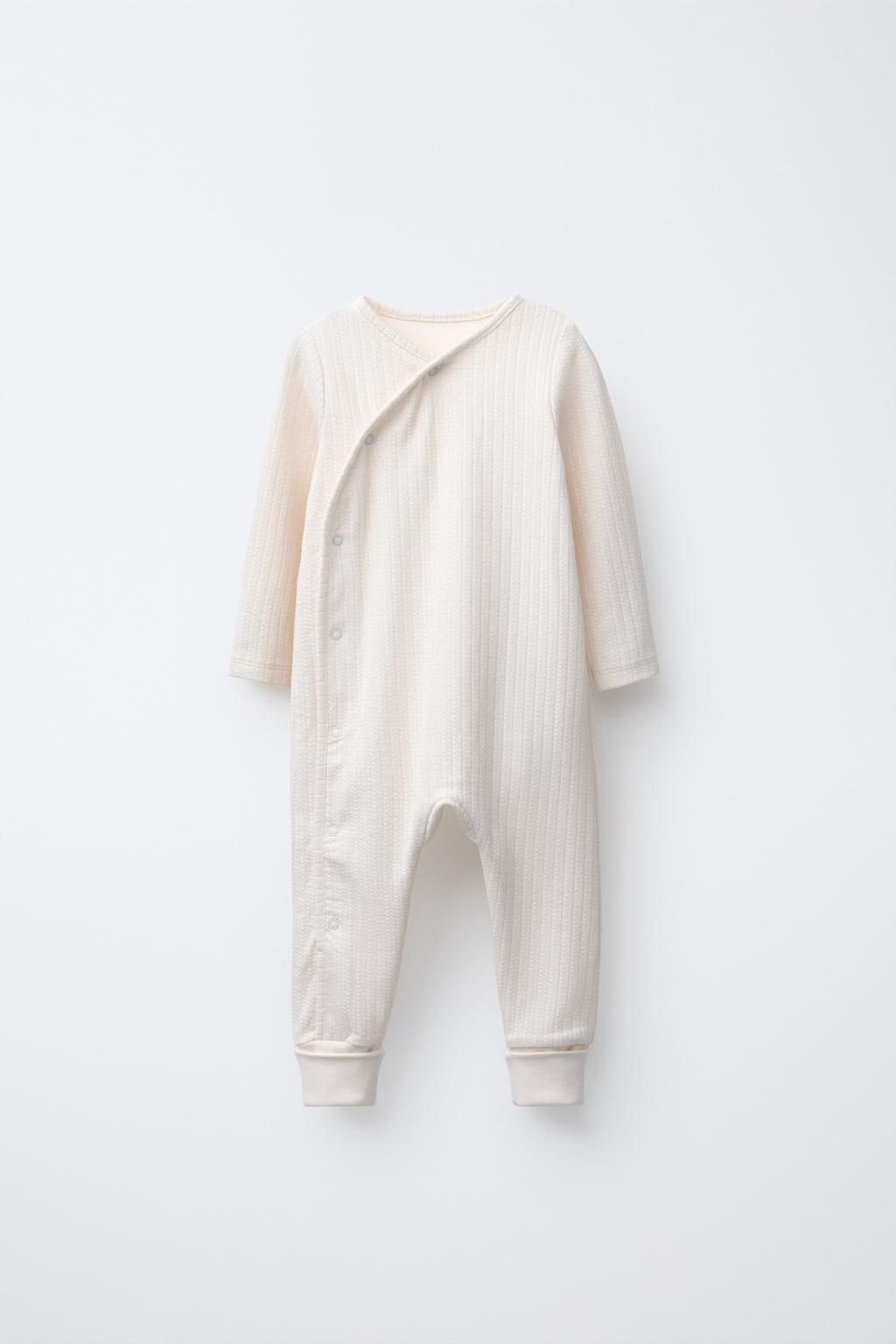 КОМБИНЕЗОН С РЕГУЛИРУЕМЫМИ ШТАНИНАМИ И V-ОБРАЗНЫМ ВЫРЕЗОМ