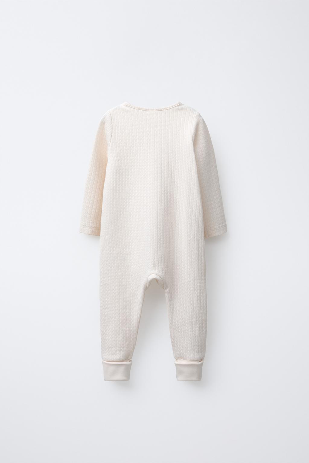 КОМБИНЕЗОН С РЕГУЛИРУЕМЫМИ ШТАНИНАМИ И V-ОБРАЗНЫМ ВЫРЕЗОМ