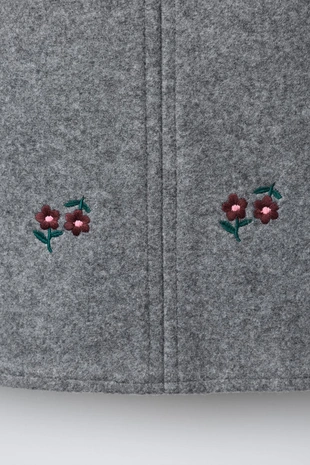 Сарафан рельефной структуры с вышитыми цветами- Заказать в России